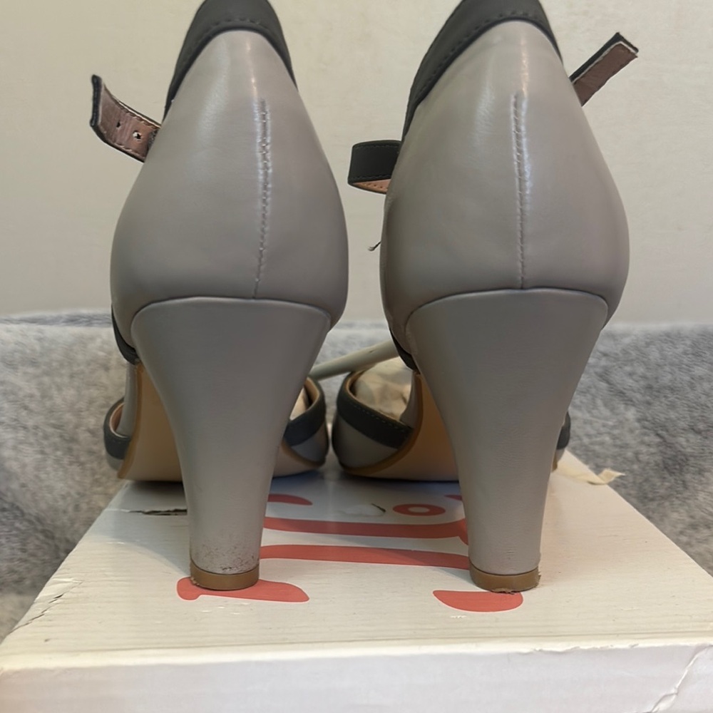 Journee Collection Gray Heels with Suede  Adjustable Strap in EUC - Picture 6 of 9